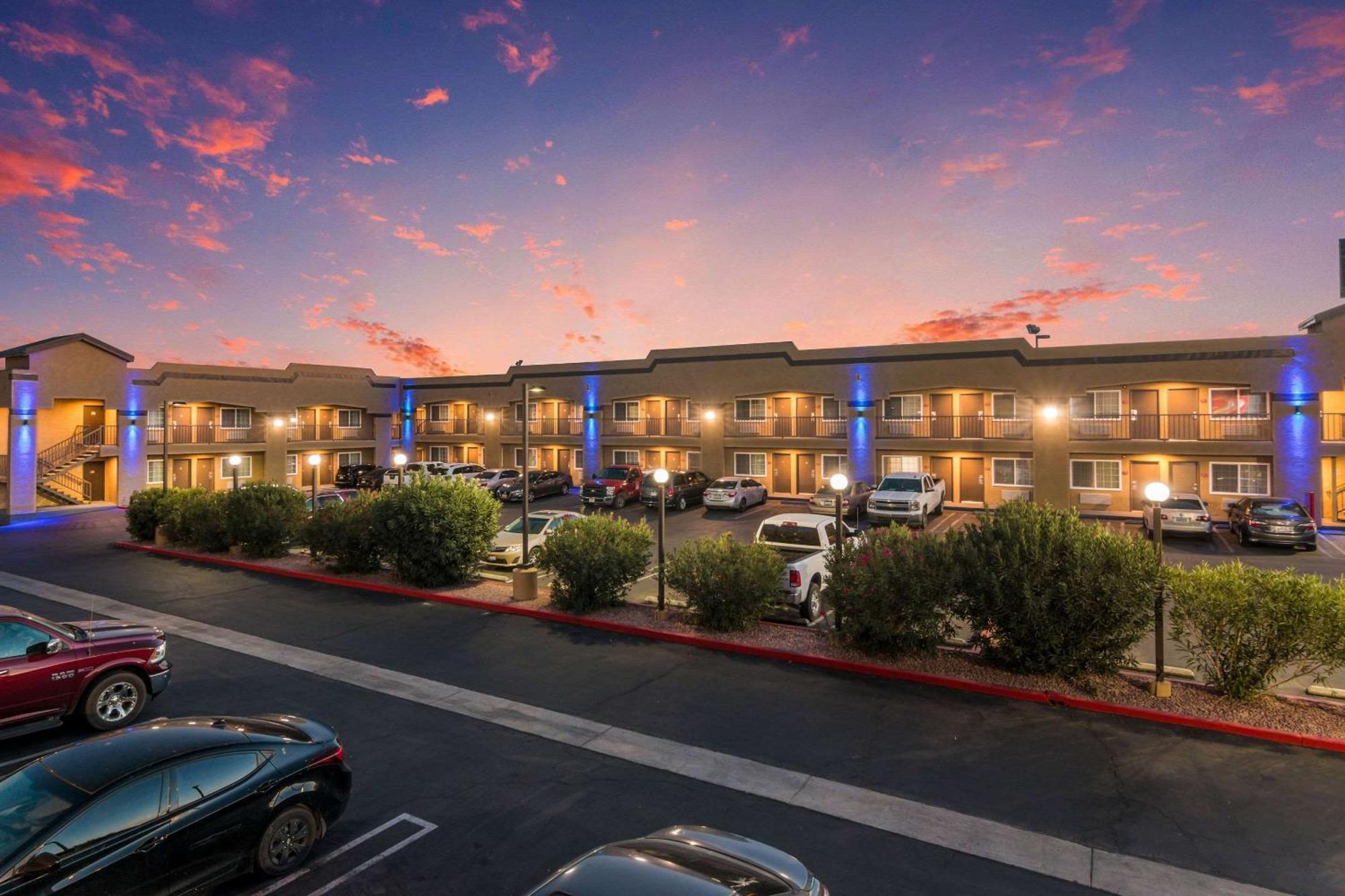 Lodge Econo - Victorville I-15 *