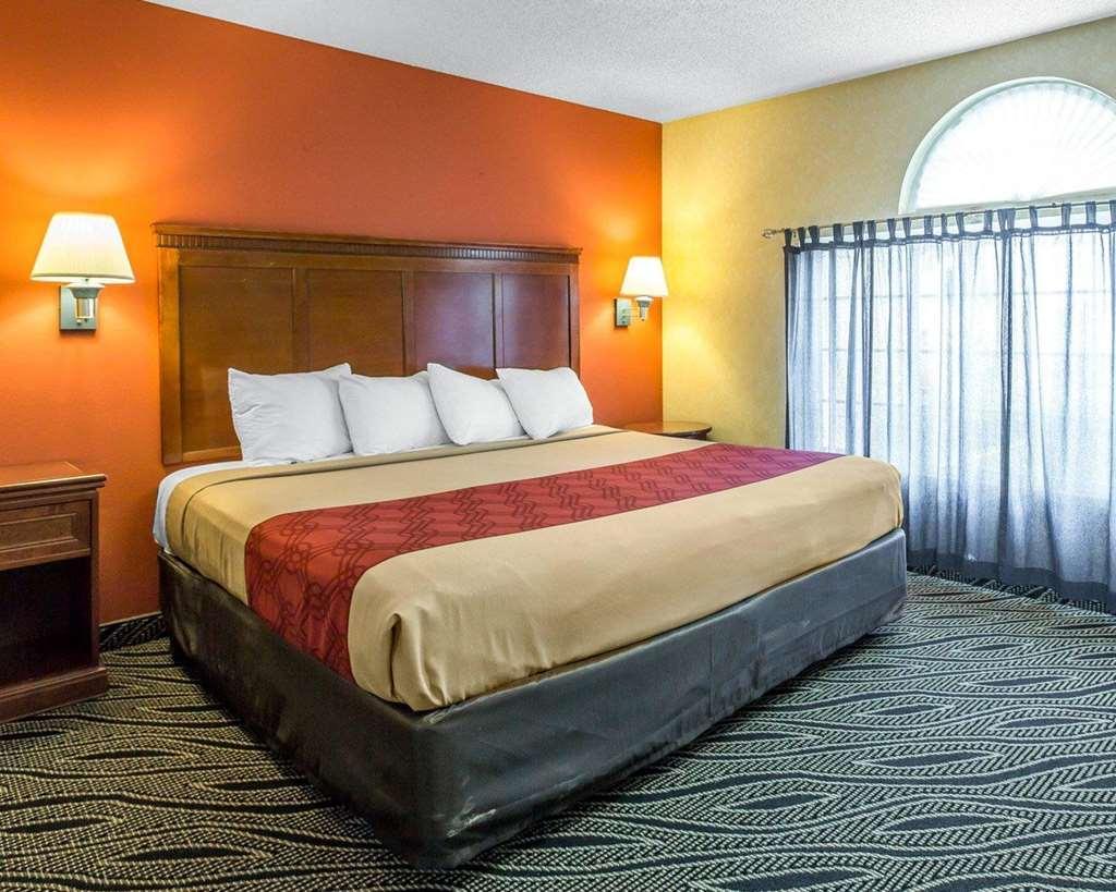 Lodge Econo - Victorville I-15 *